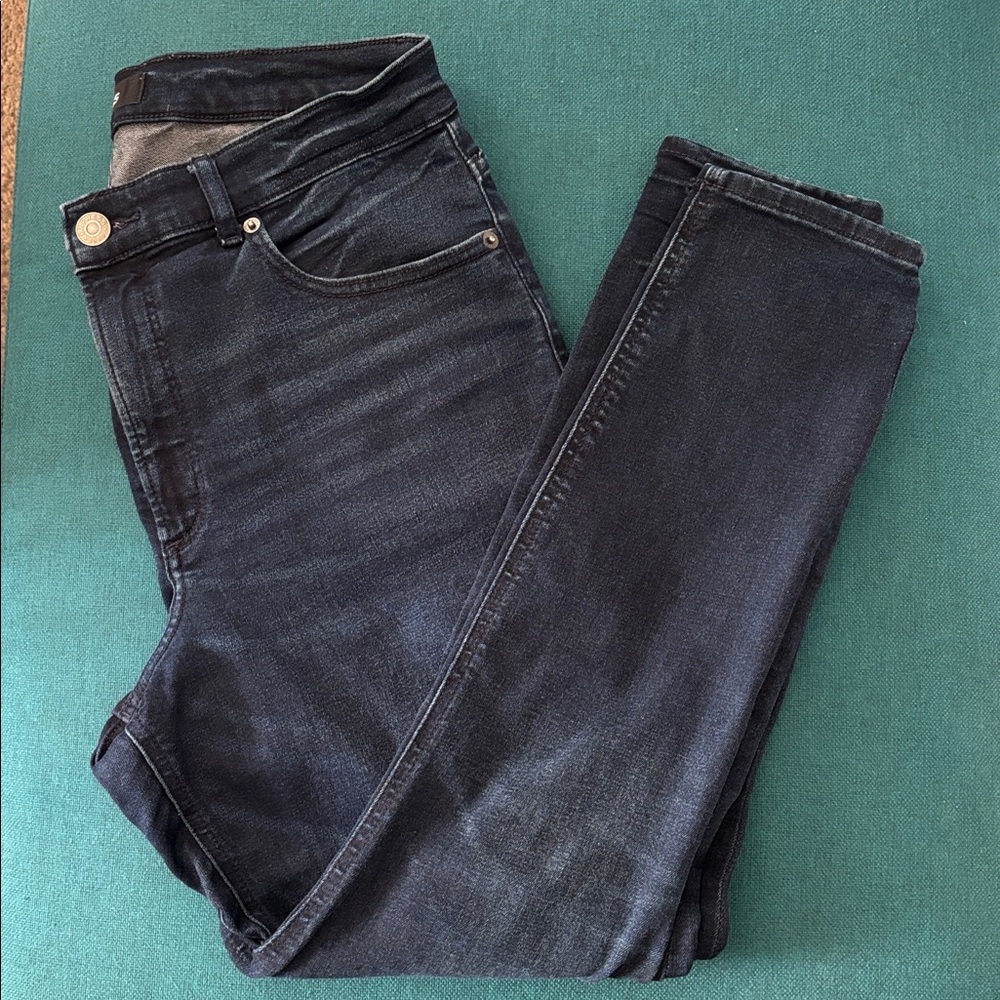 Express Perfect Curves High Rise Jean Legging - Picture 2 of 12
